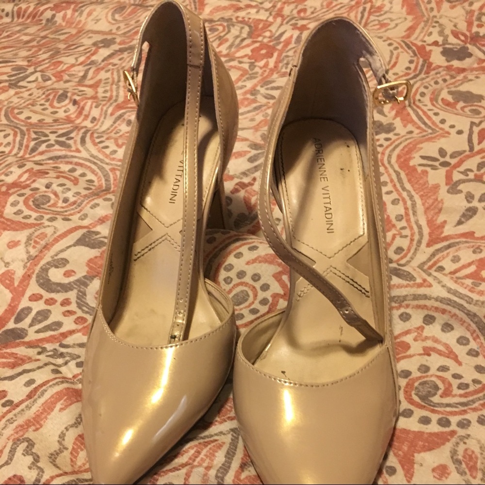 Nude pumps LIKE NEW
